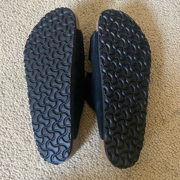 NIB Birkenstock Arizona Black Shearling Sandals - Picture 6 of 7